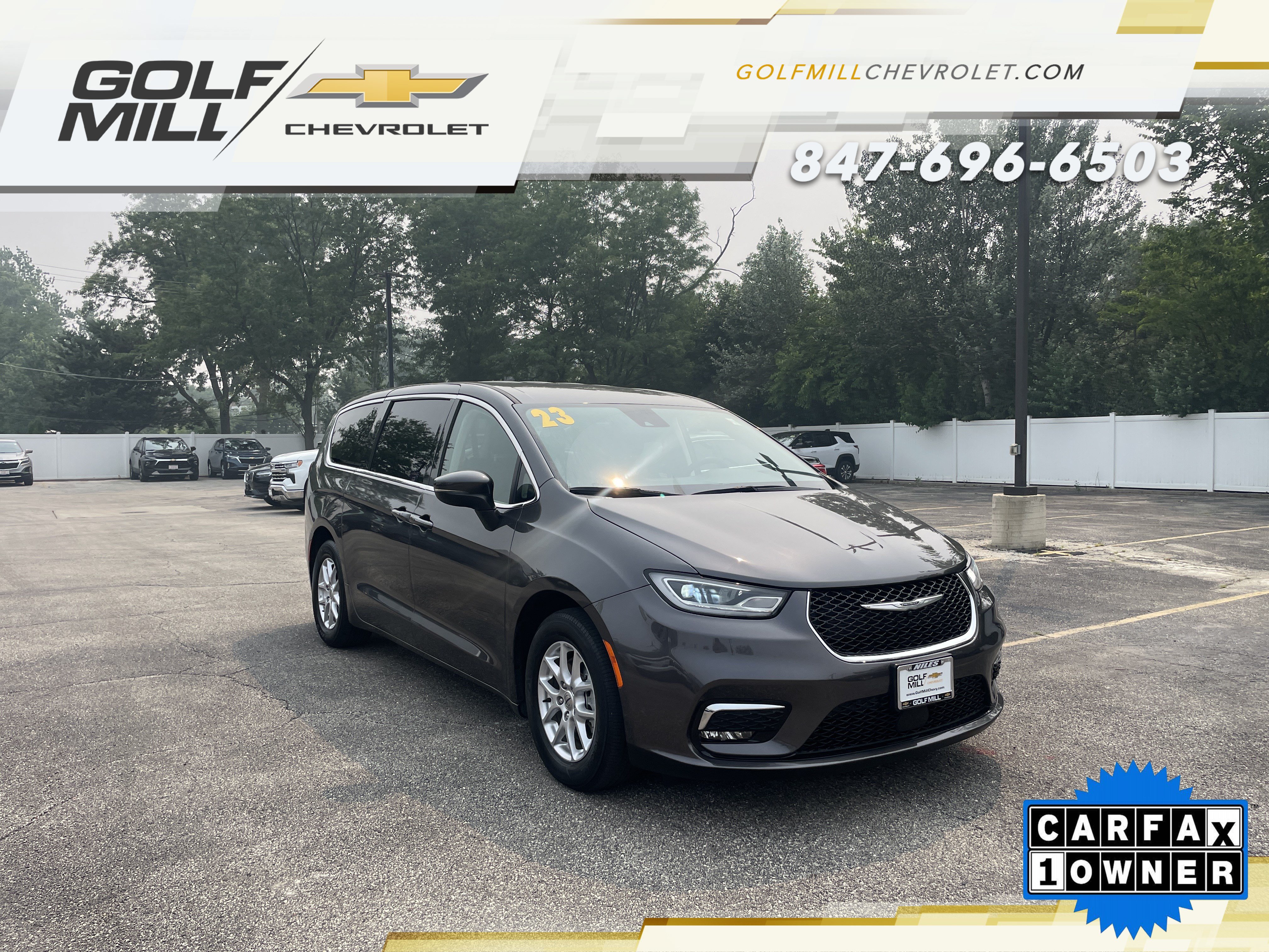 Used 2023 Chrysler Pacifica Touring-L FWD image 5