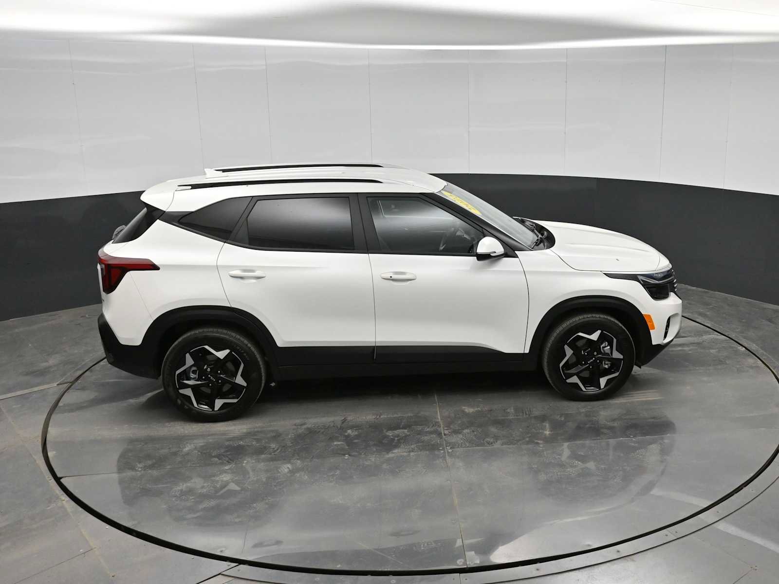 Used 2025 Kia Seltos S image 29