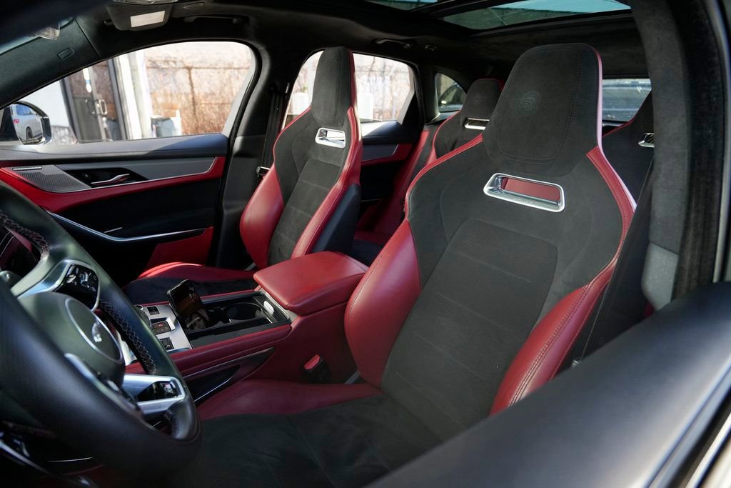 Used 2022 Jaguar F-PACE SVR image 19