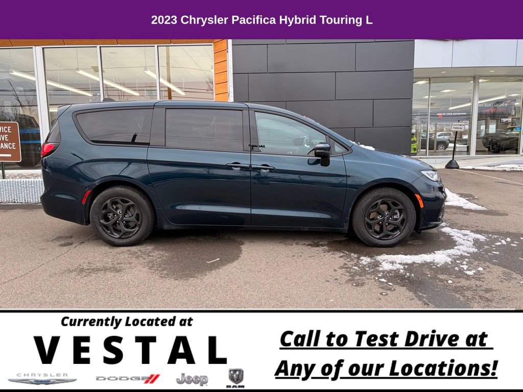 Used 2023 Chrysler Pacifica Touring-L w/ S Appearance Package image 7