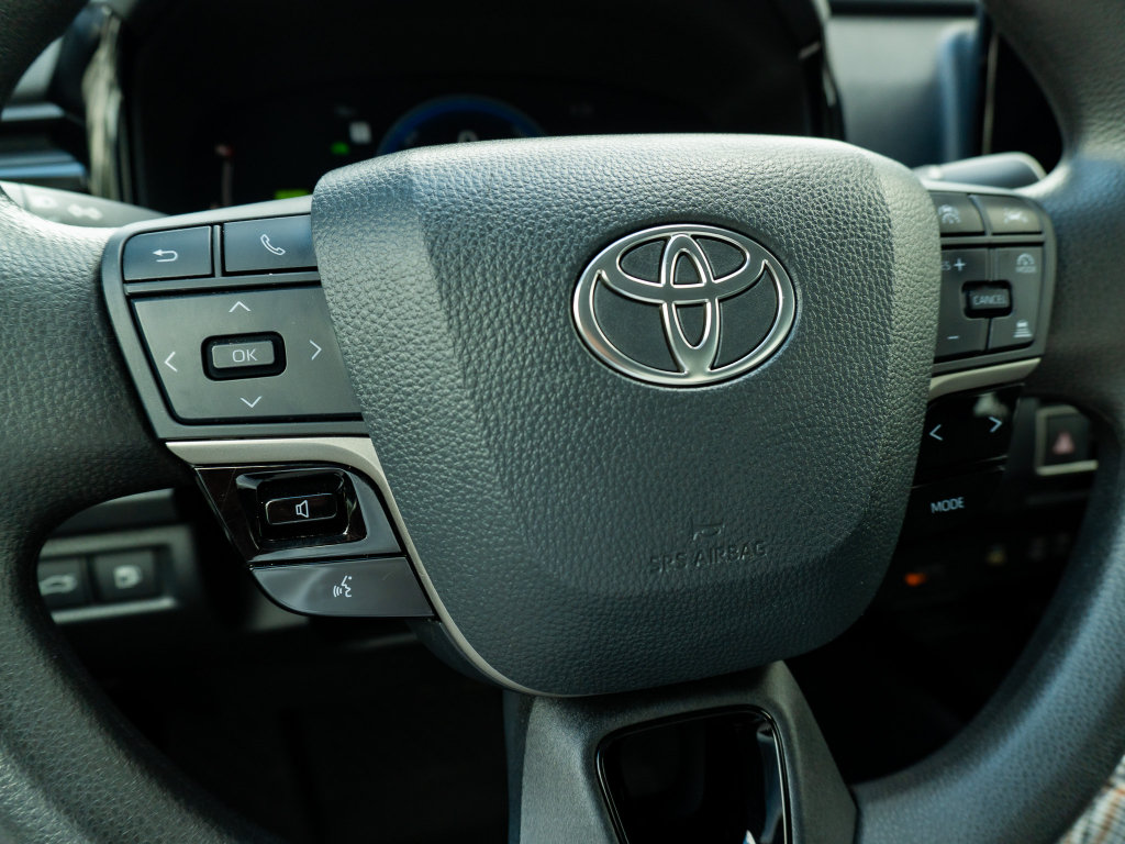Used 2025 Toyota Camry LE w/ Convenience Package AWD/4WD image 29