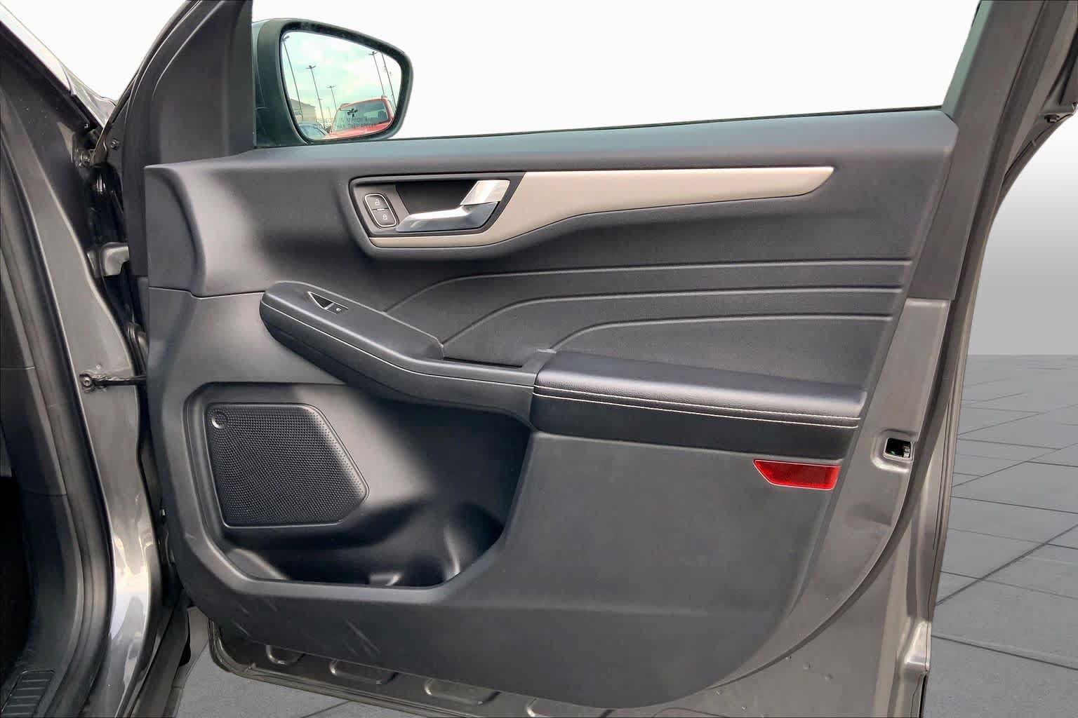 Used 2022 Ford Escape SEL FWD image 22