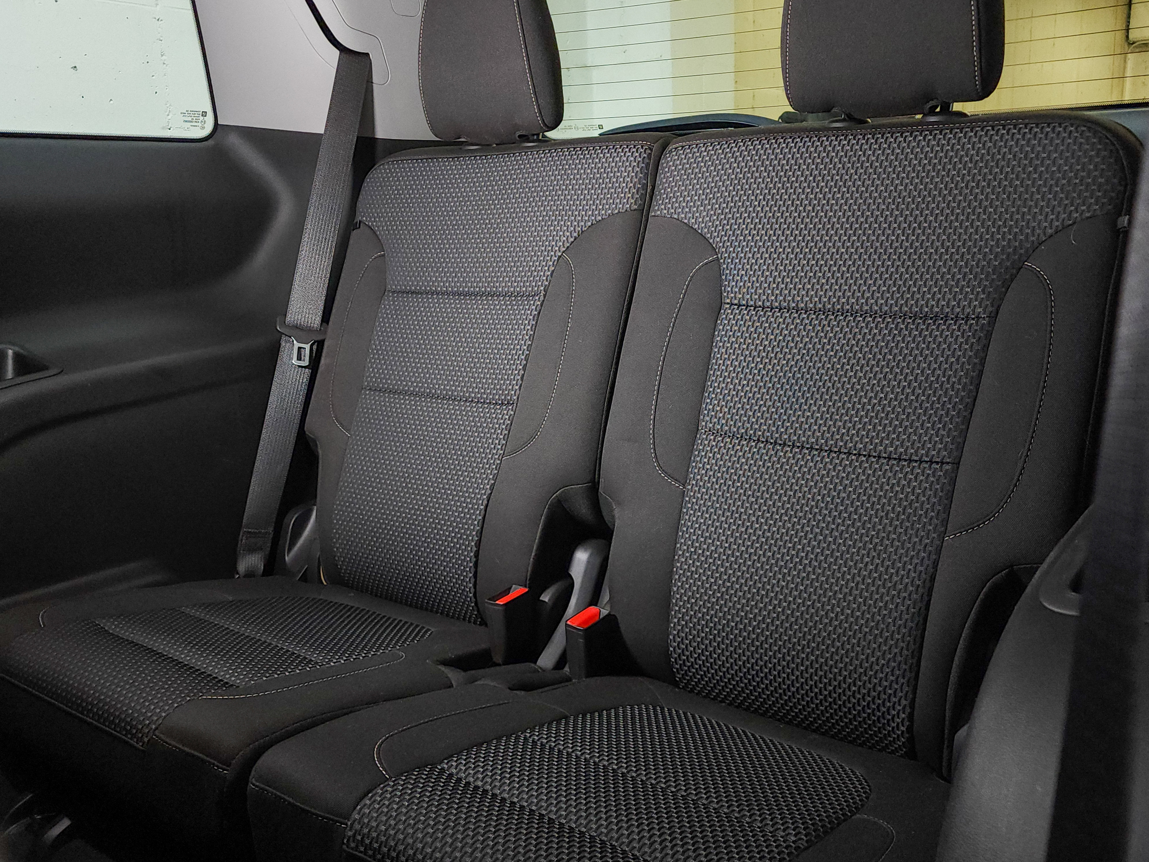 Used 2020 GMC Acadia SLE image 40