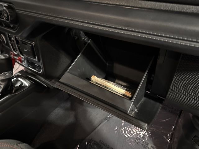 Used 2025 Jeep Wrangler Unlimited Rubicon AWD/4WD image 31