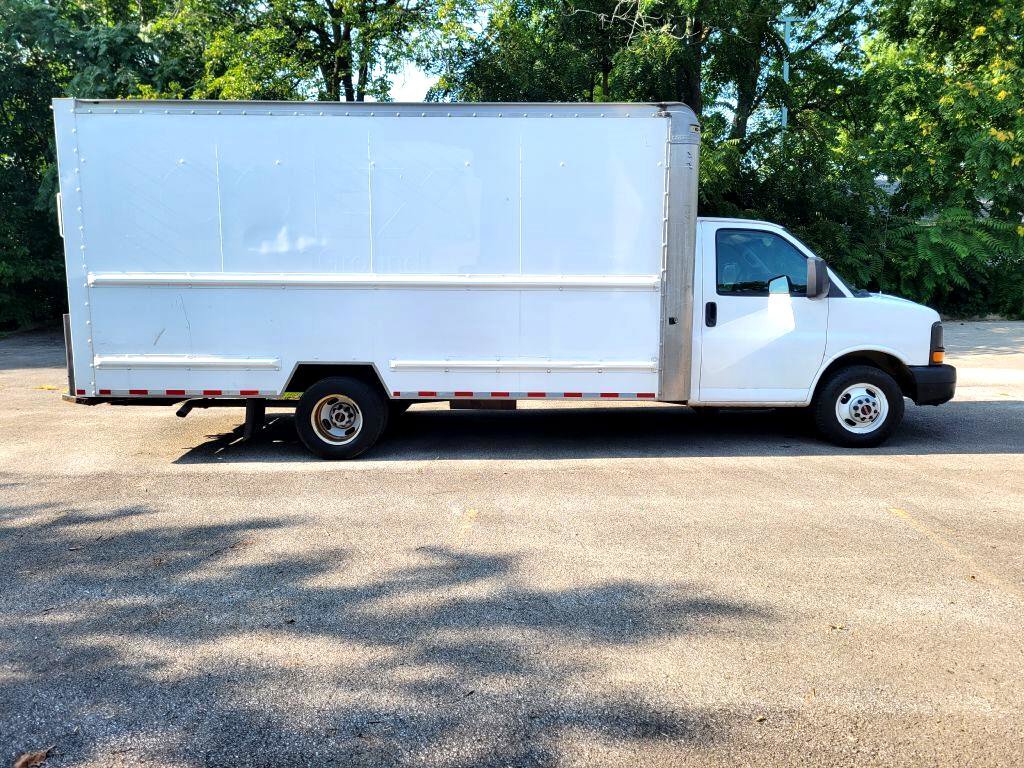 Used 2016 GMC Savana 3500 Extended image 2