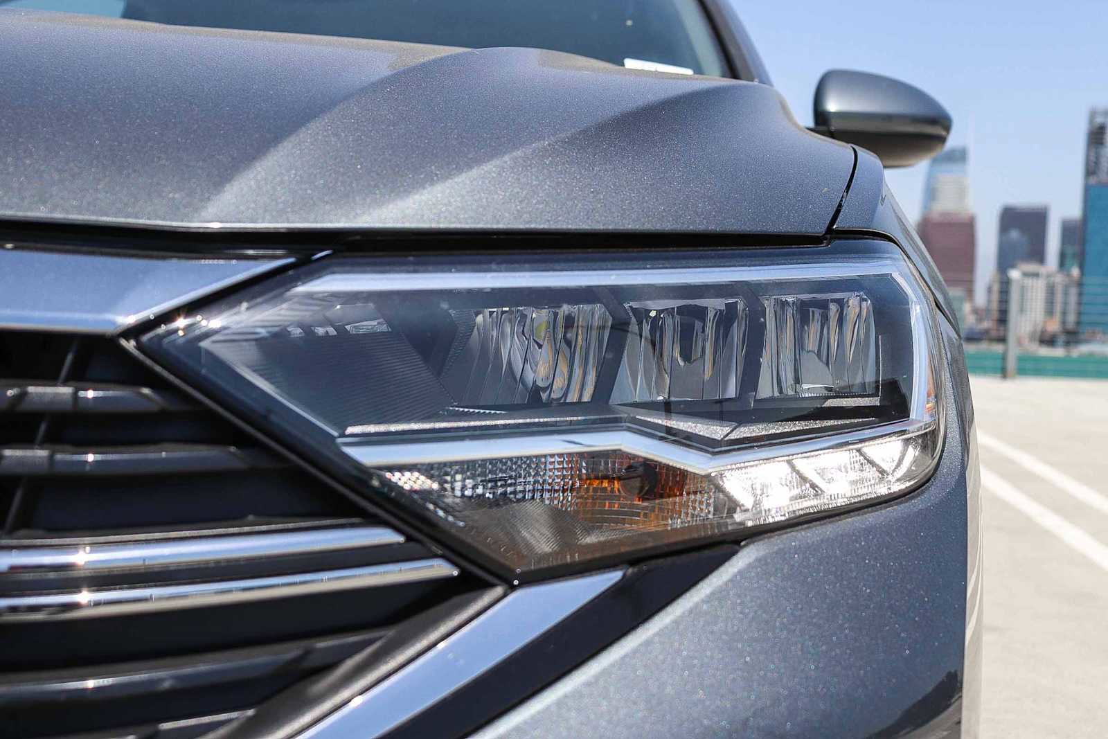 Certified 2023 Volkswagen Jetta SE FWD image 7