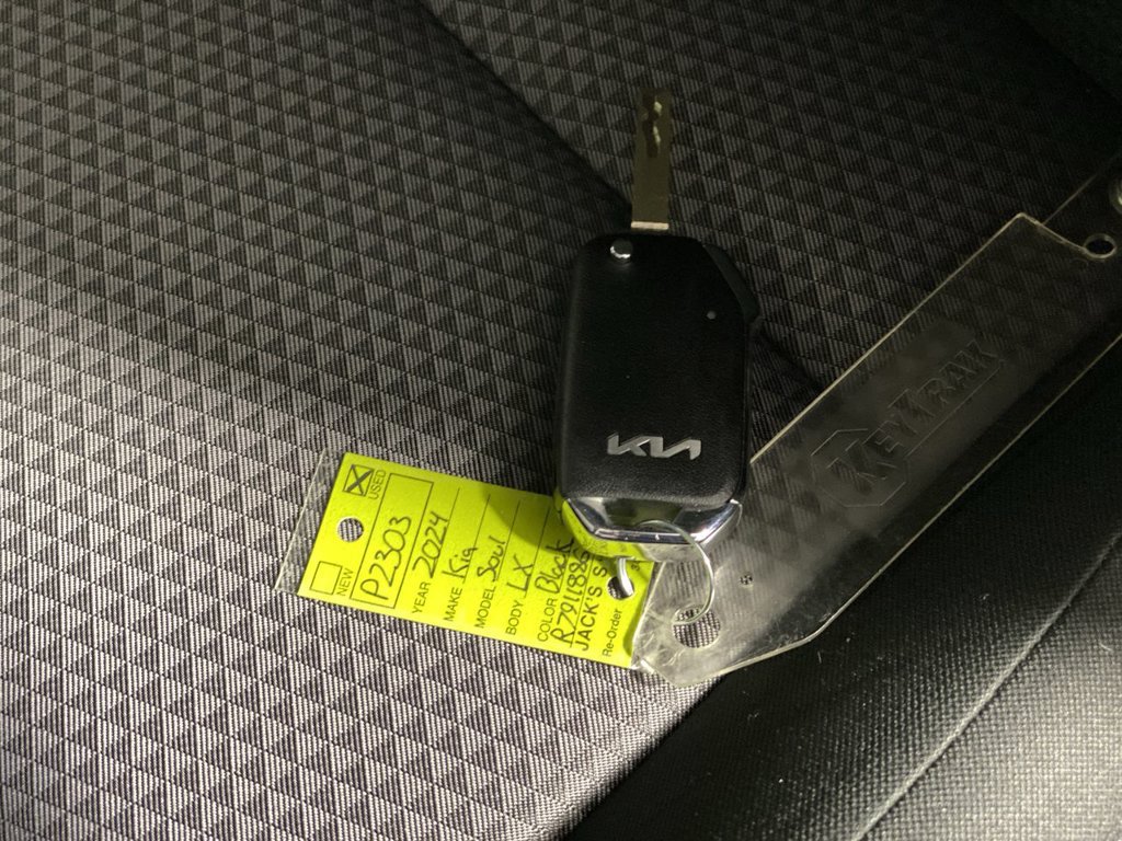 Used 2024 Kia Soul LX FWD image 19