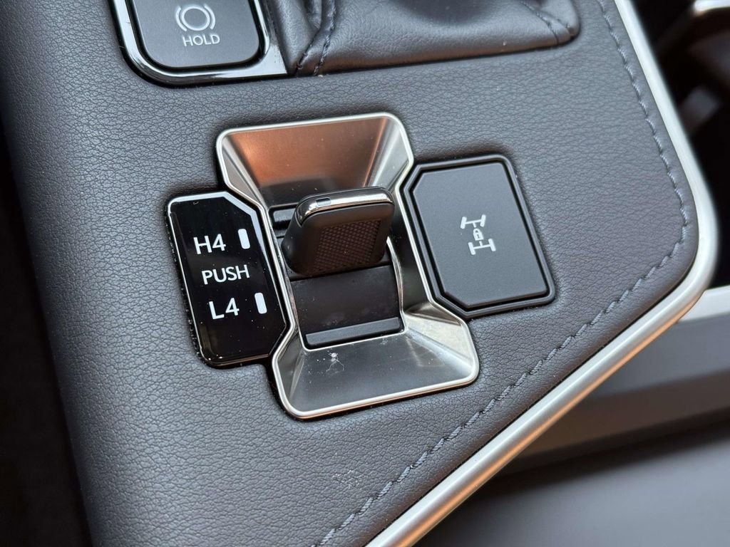 Used 2024 Lexus GX 550 w/ Accessory Package (Z1) image 25