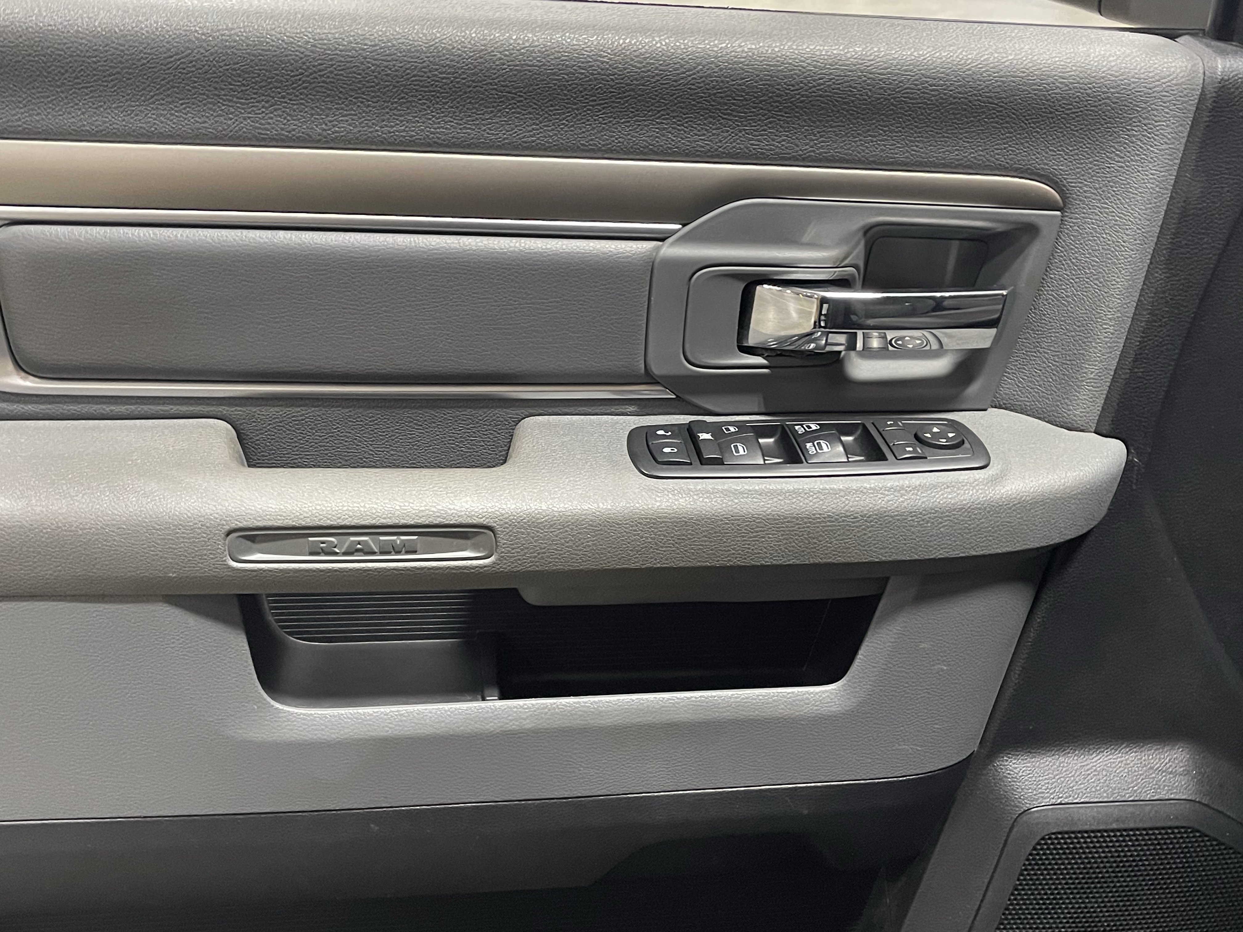 Used 2013 RAM 3500 Big Horn AWD/4WD image 17