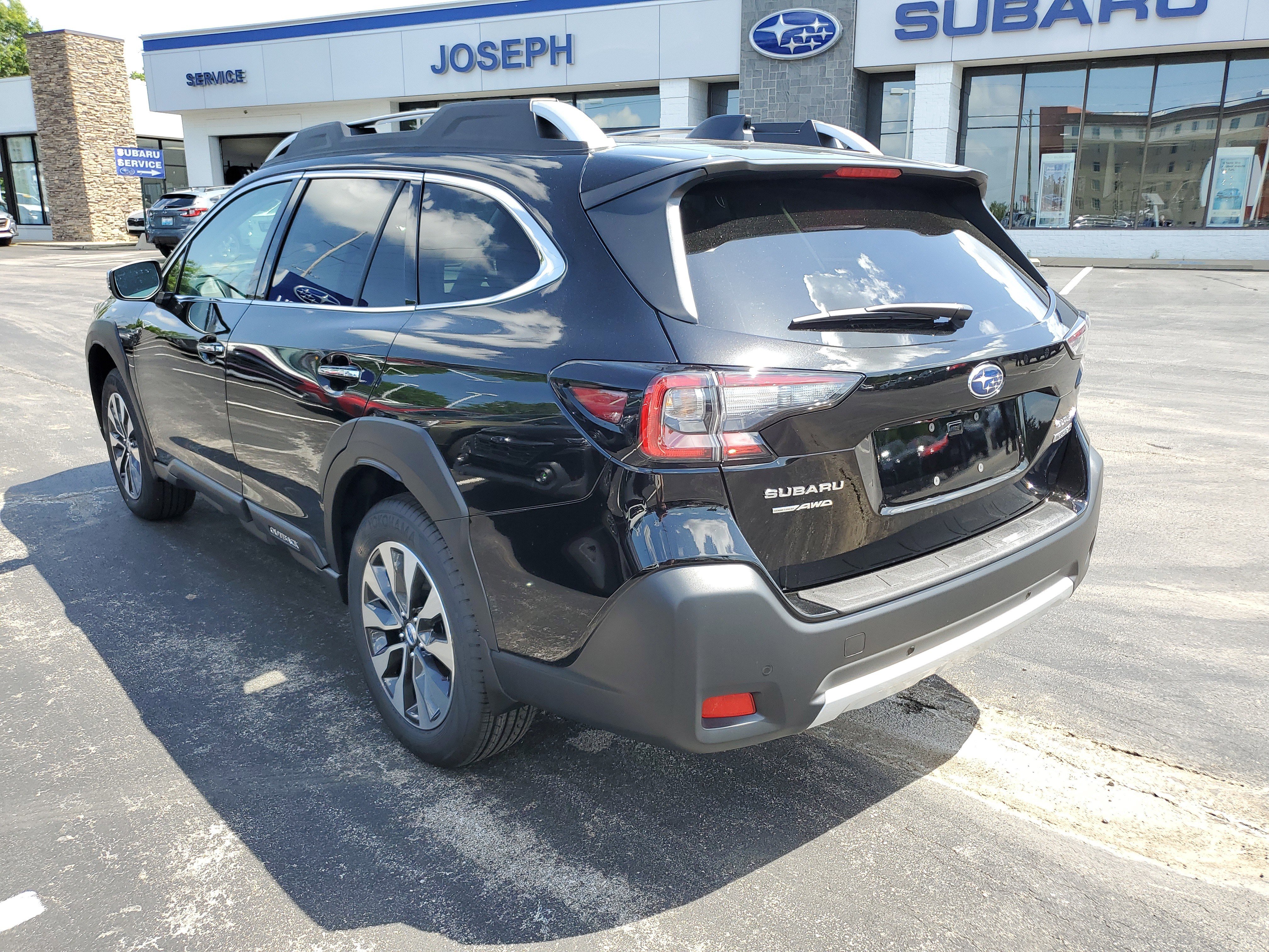 Used 2025 Subaru Outback Touring XT w/ Popular Package #2 image 2