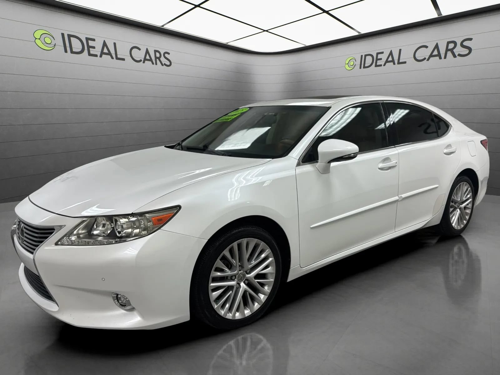 Used 2015 Lexus ES 350 w/ Luxury Package FWD image 1