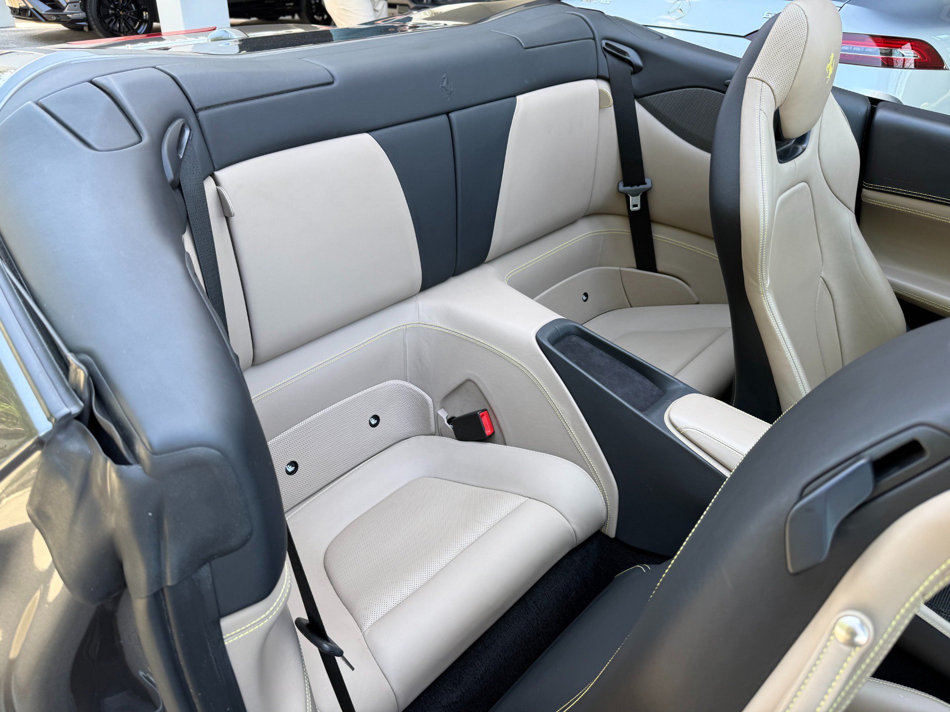 Used 2019 Ferrari Portofino RWD image 39