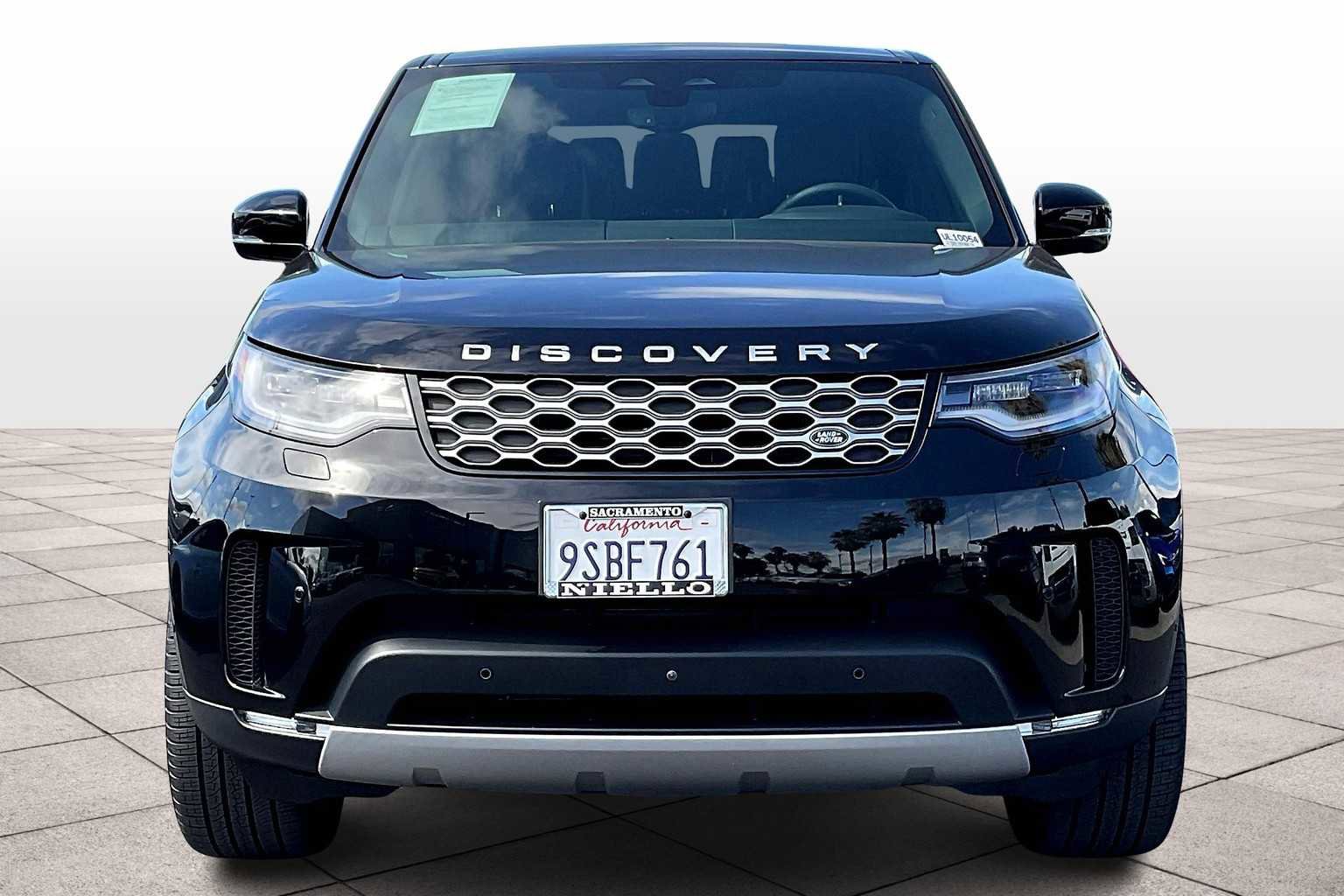 Used 2025 Land Rover Discovery S image 3