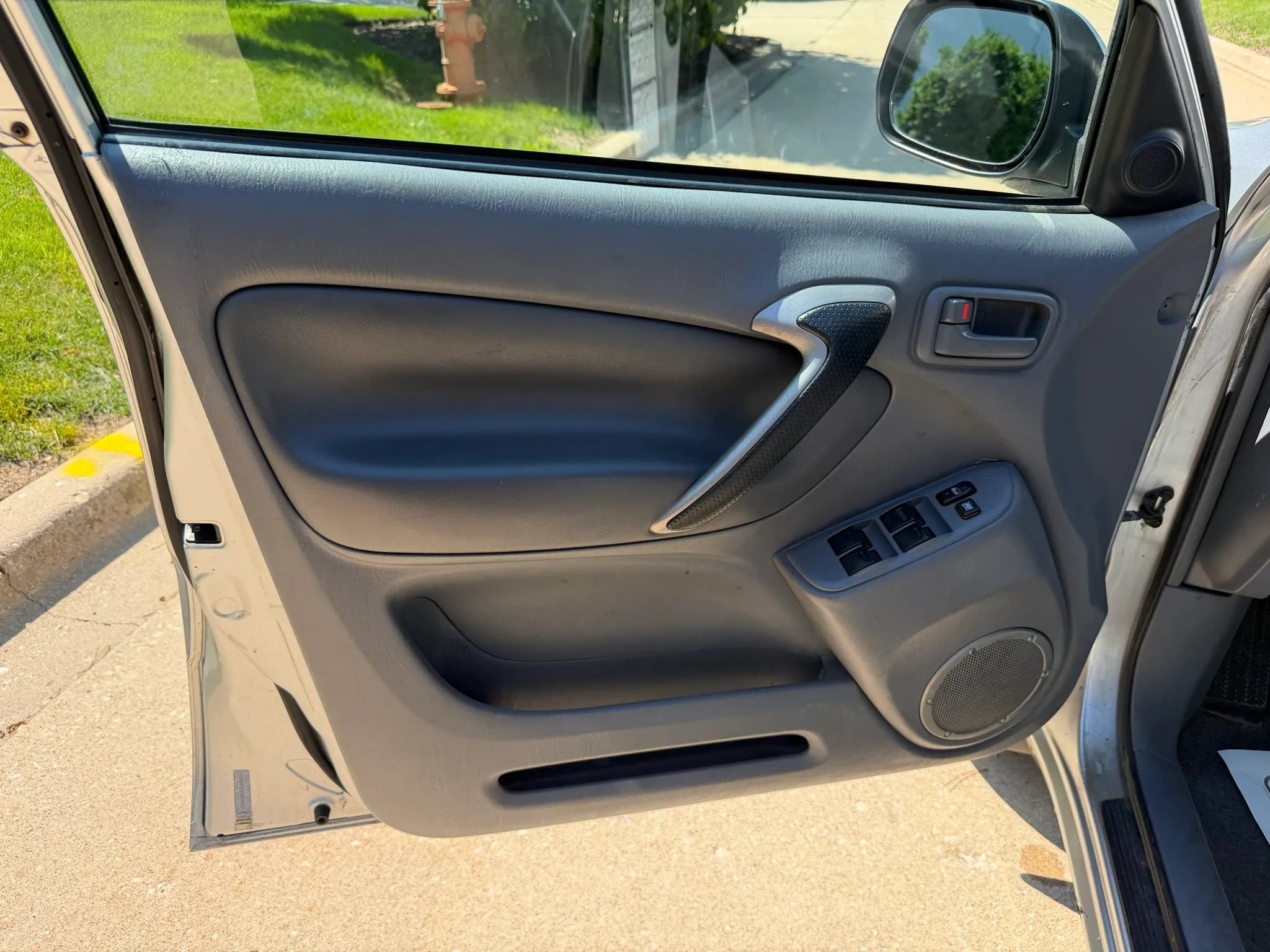 Used 2003 Toyota RAV4 4WD image 11