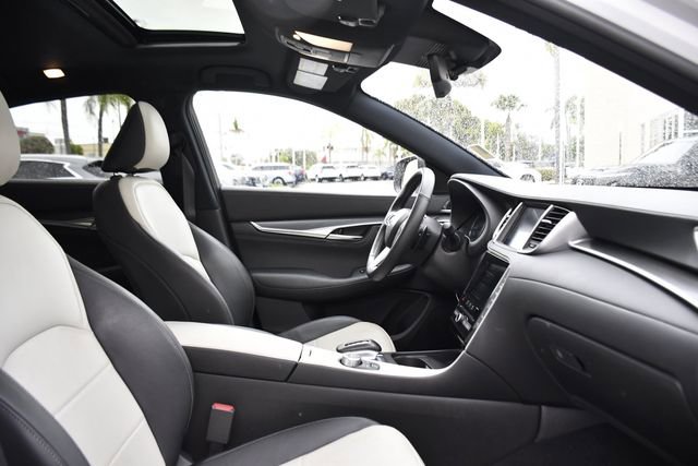 Used 2025 INFINITI QX55 Essential w/ Cargo Package image 28
