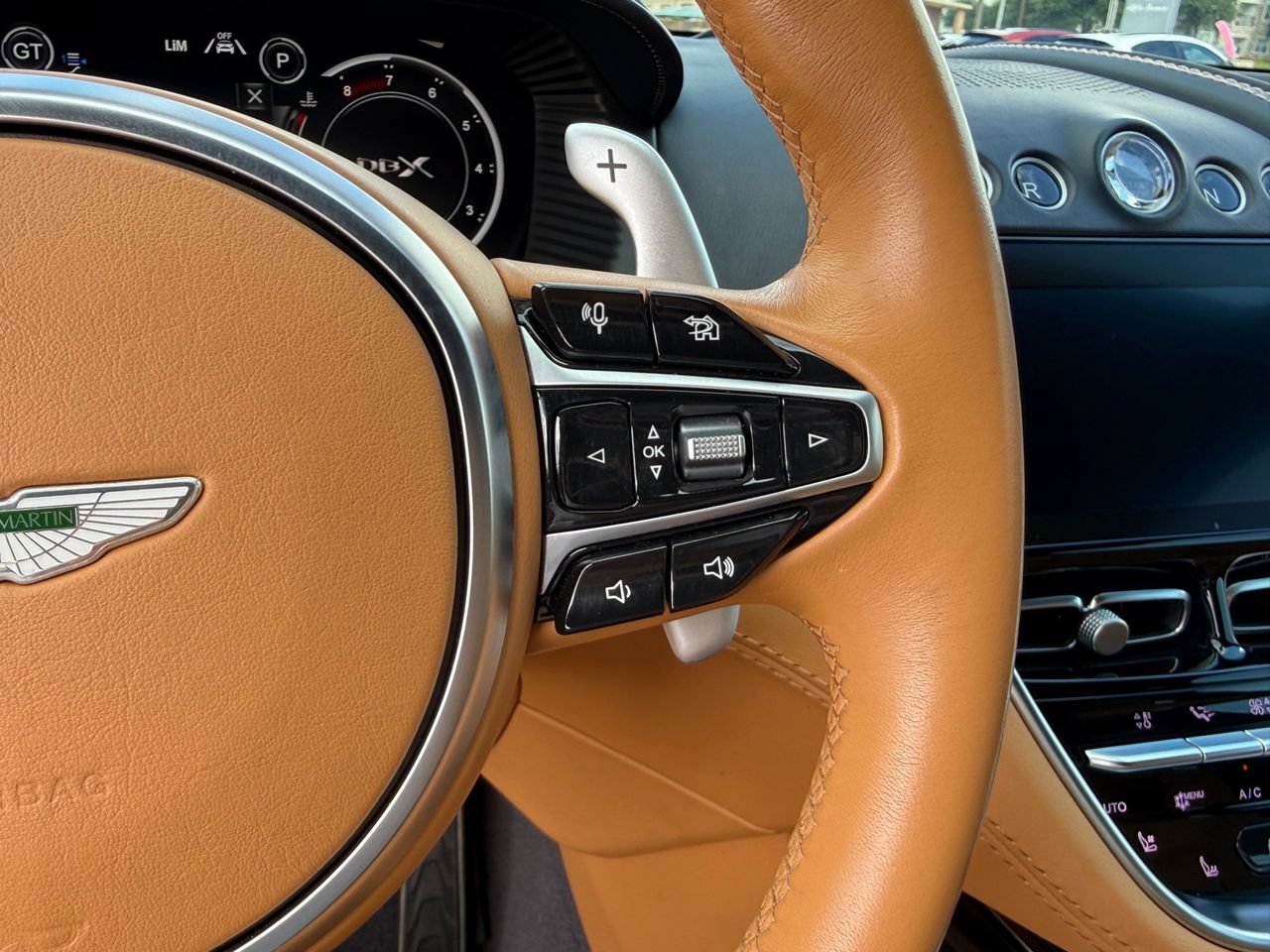 Used 2021 Aston Martin DBX AWD/4WD image 29