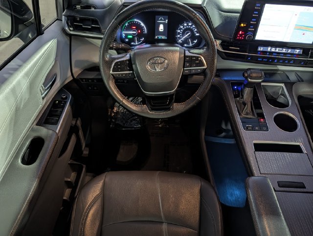 Used 2023 Toyota Sienna XSE w/ XSE Plus Package AWD/4WD image 11