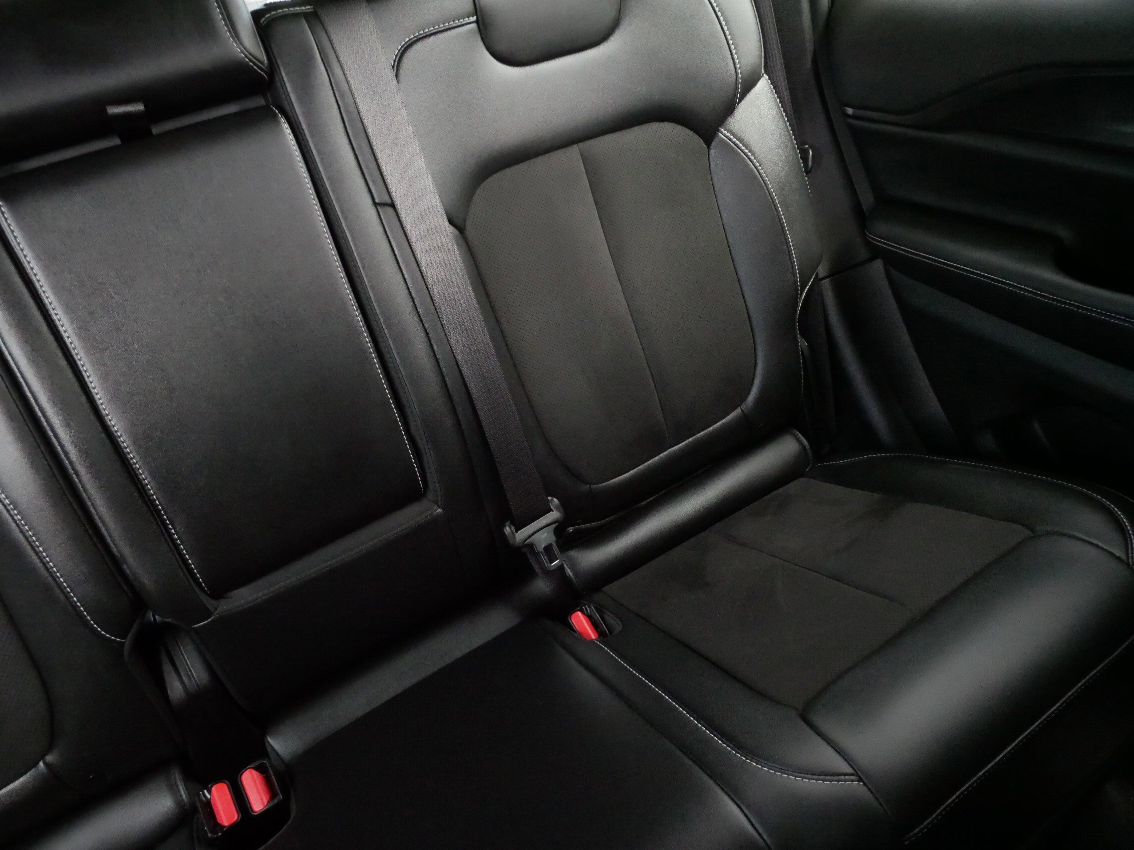 Used 2023 Jeep Grand Cherokee Altitude image 14