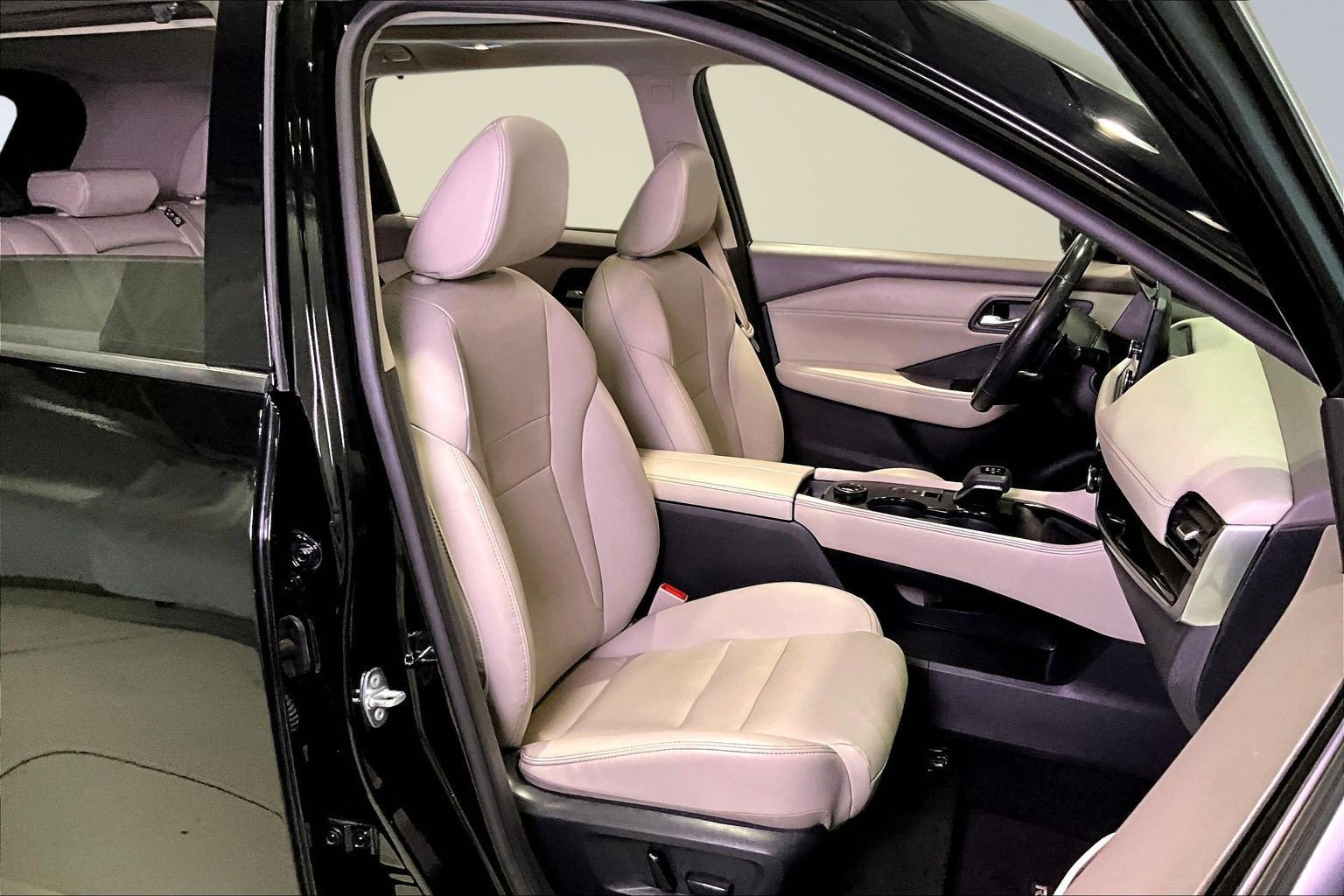 Used 2023 Nissan Rogue SL w/ SL Premium Package image 29