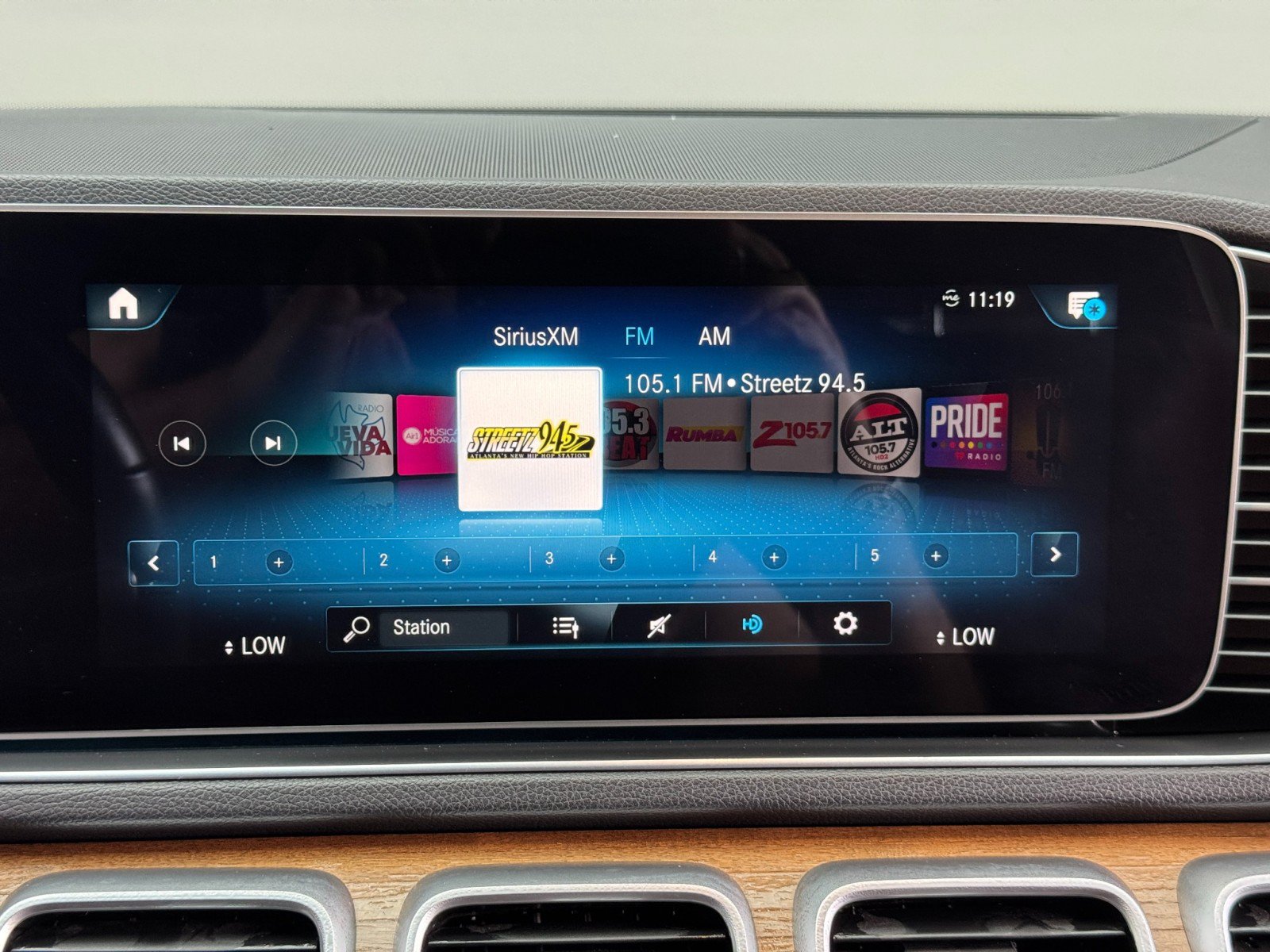 Used 2021 Mercedes-Benz GLE 350 w/ Premium Package image 27