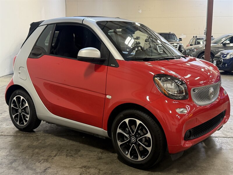 Used 2017 smart fortwo passion RWD image 36