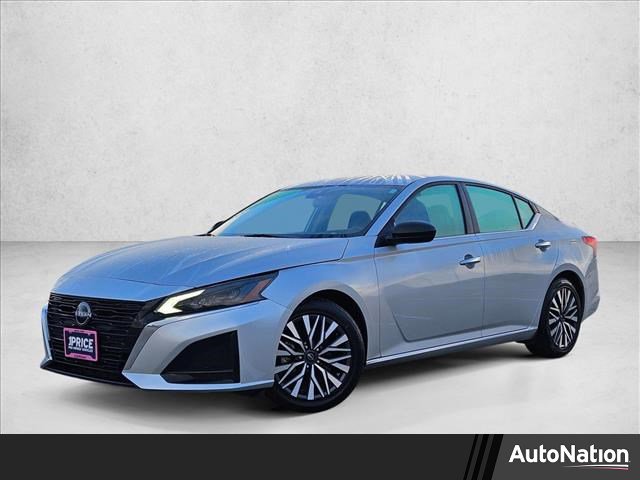 Used 2024 Nissan Altima 2.5 SV FWD image 1
