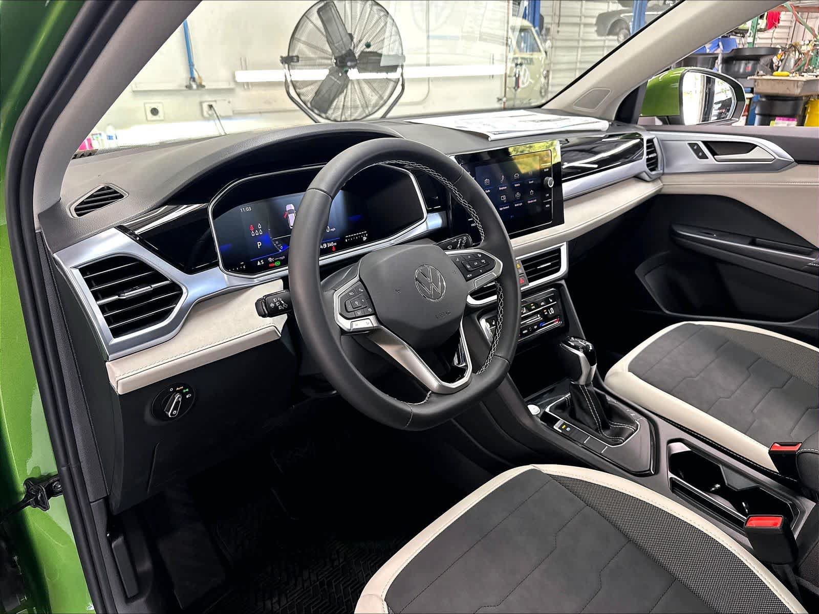 New 2027 Volkswagen Taos SE FWD image 7