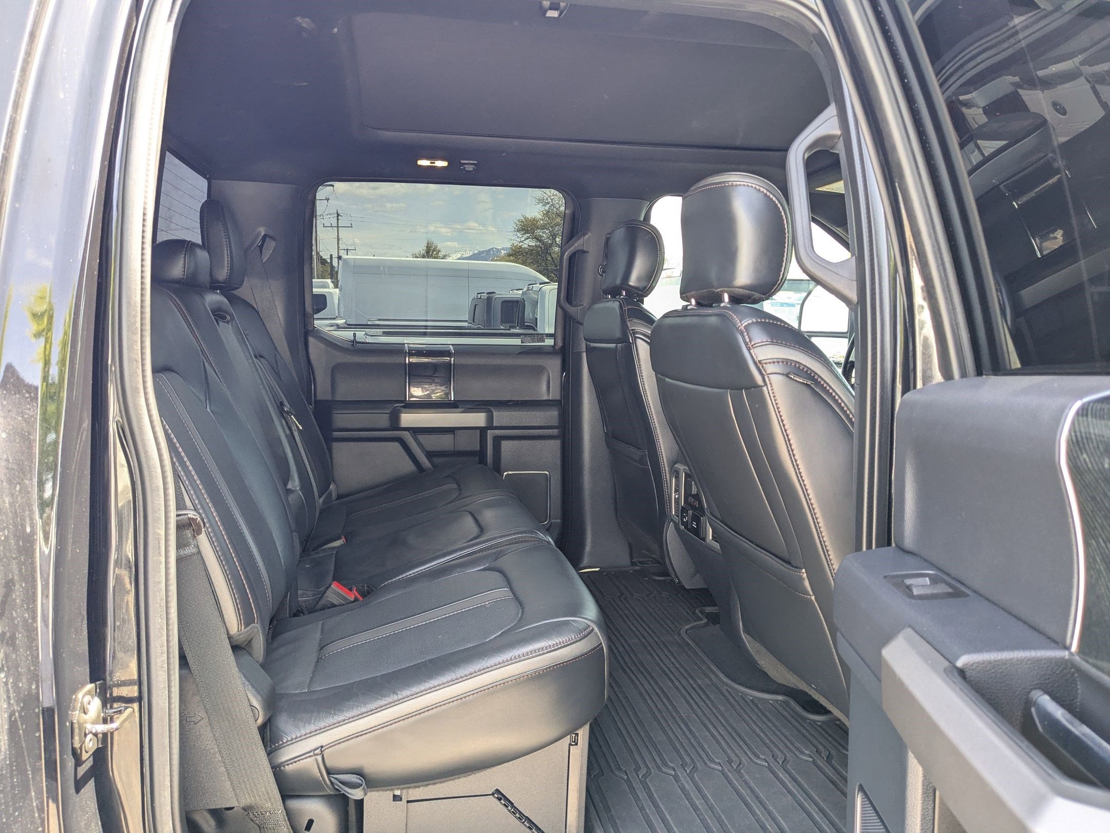 Used 2022 Ford F450 Platinum w/ FX4 Off-Road Package image 34