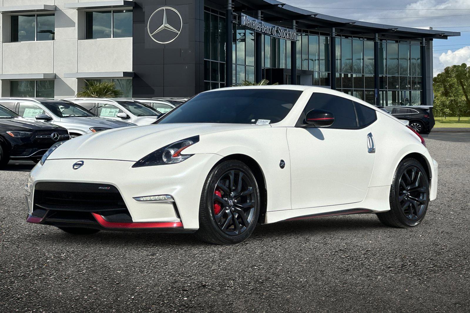 Used 2016 Nissan 370Z NISMO image 8