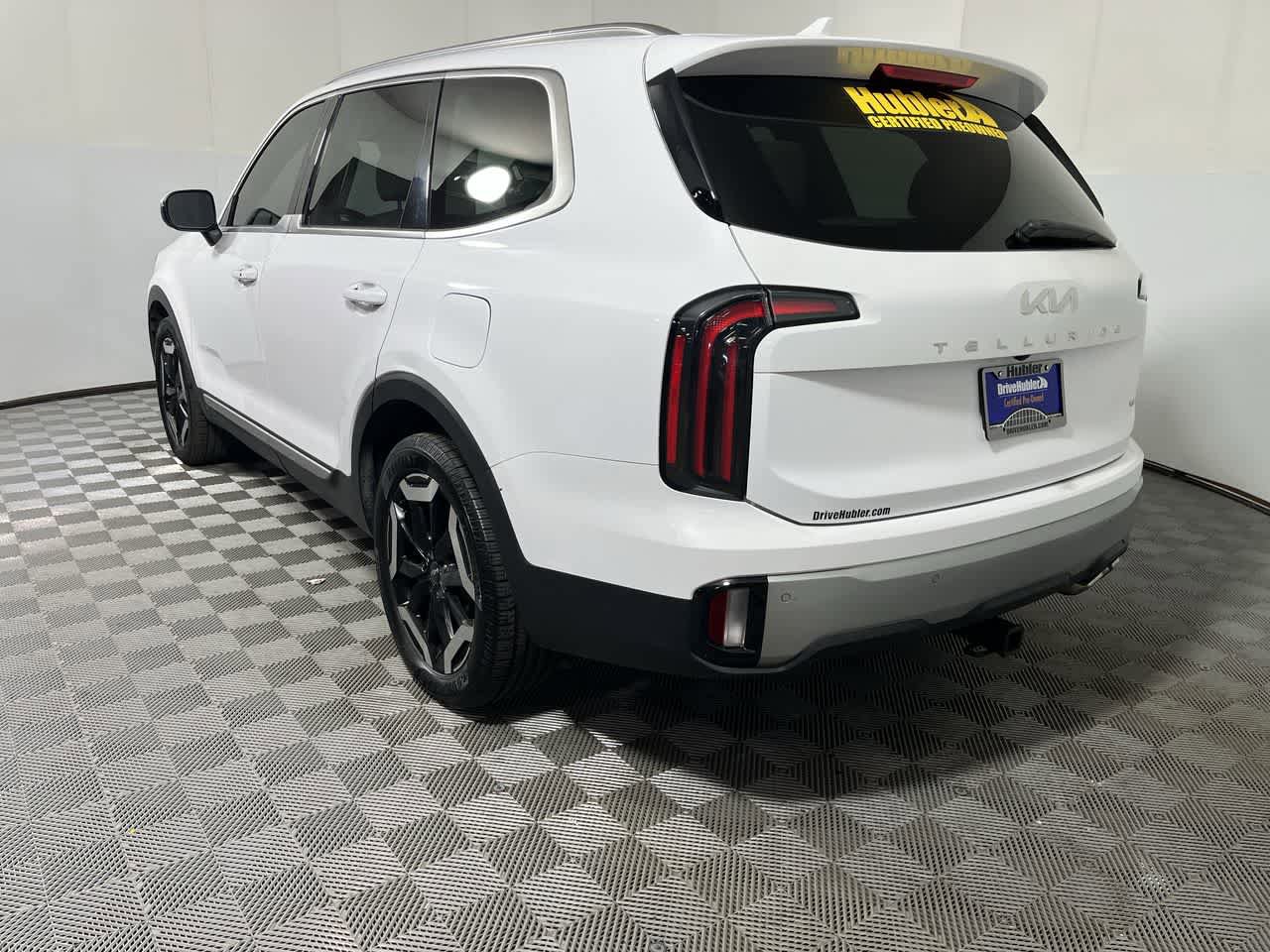 Used 2023 Kia Telluride EX w/ EX Captain's Chair Package AWD/4WD image 6