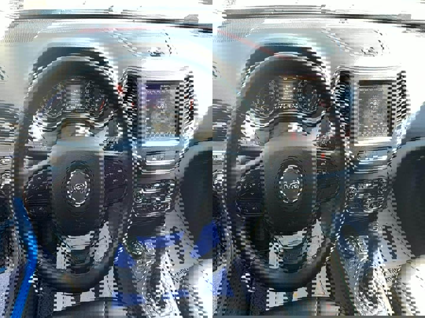 Used 2019 Jeep Cherokee Trailhawk image 15