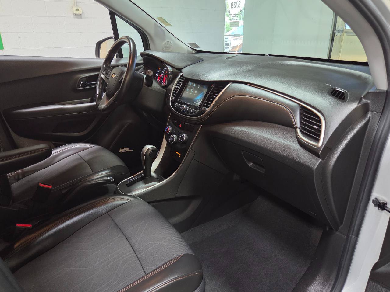 Used 2017 Chevrolet Trax LT w/ LT Convenience Package FWD image 22