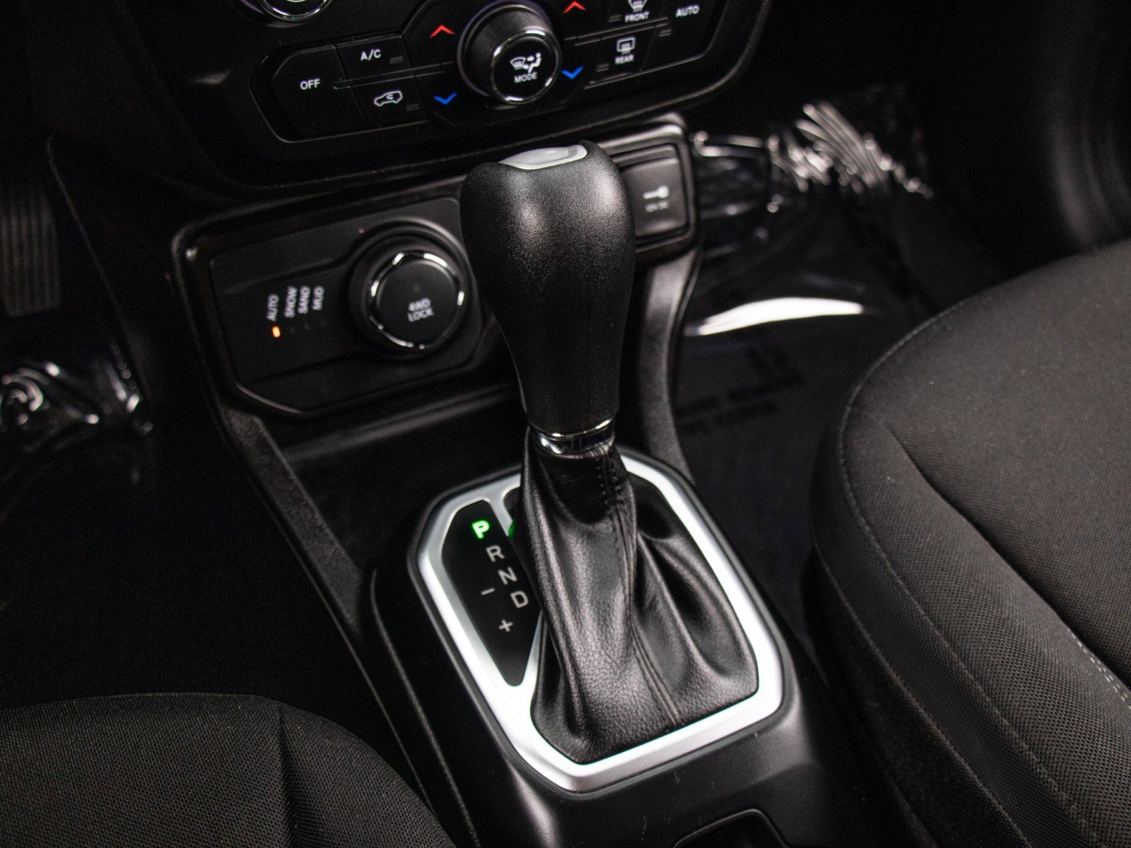 Used 2023 Jeep Renegade Latitude w/ Premium Group image 16