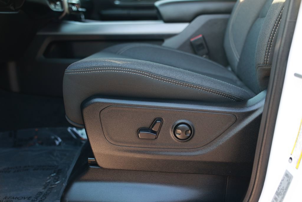 New 2026 RAM 1500 4x4 Crew Cab image 19