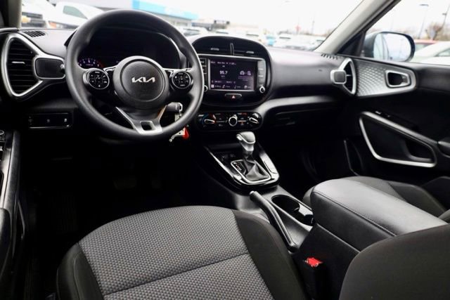 Used 2022 Kia Soul LX image 13