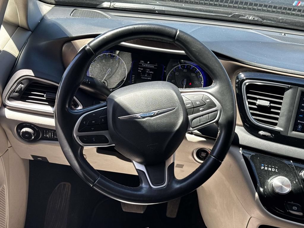 Used 2018 Chrysler Pacifica Touring-L FWD image 8