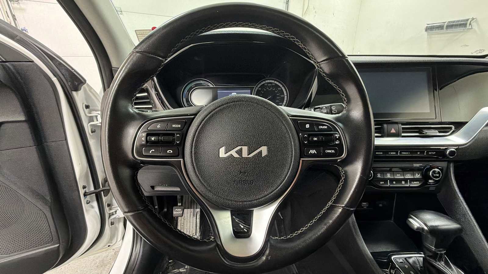 Used 2022 Kia Niro LXS FWD image 16