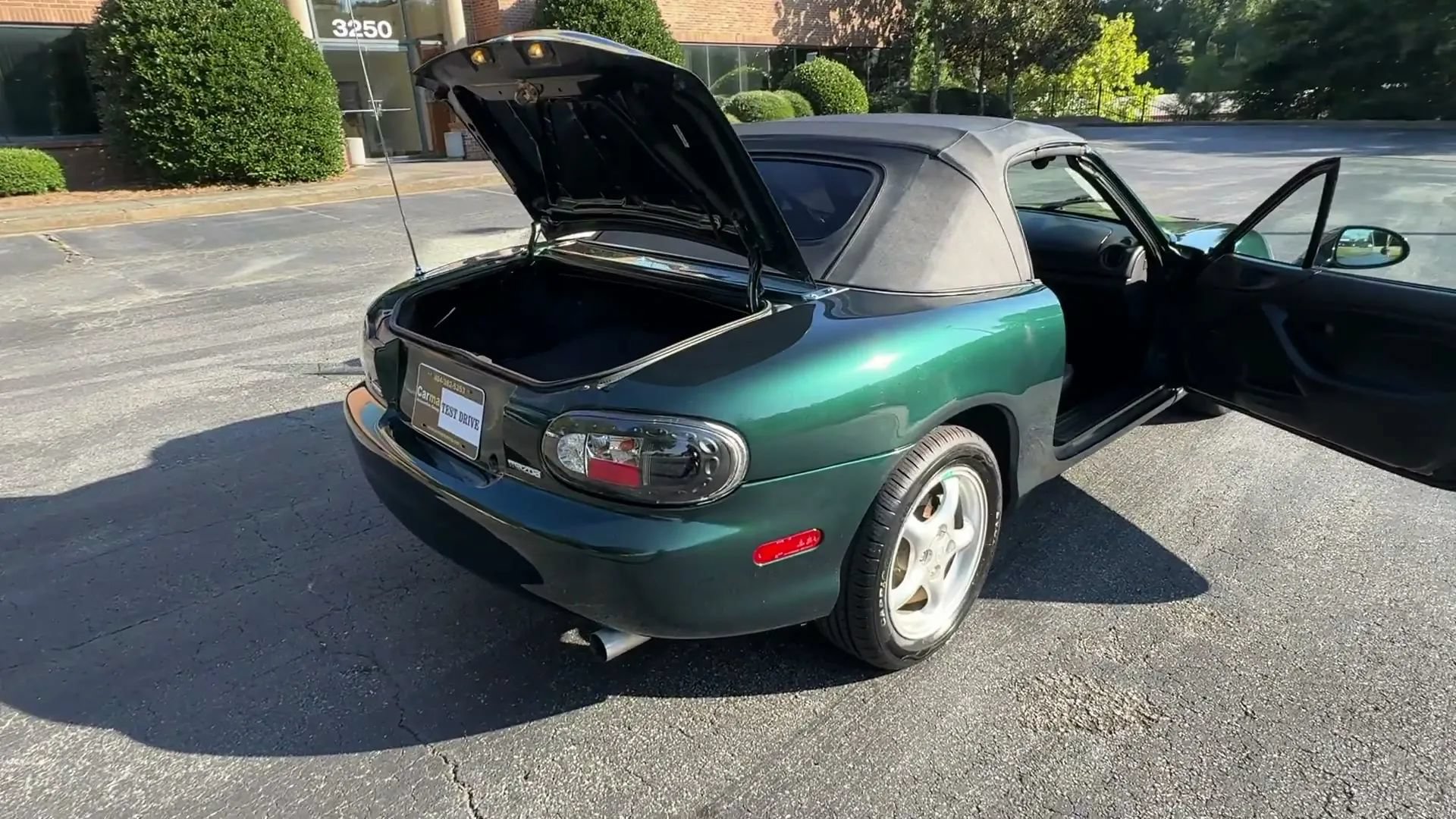 Used 2002 MAZDA MX-5 Miata LS RWD image 58