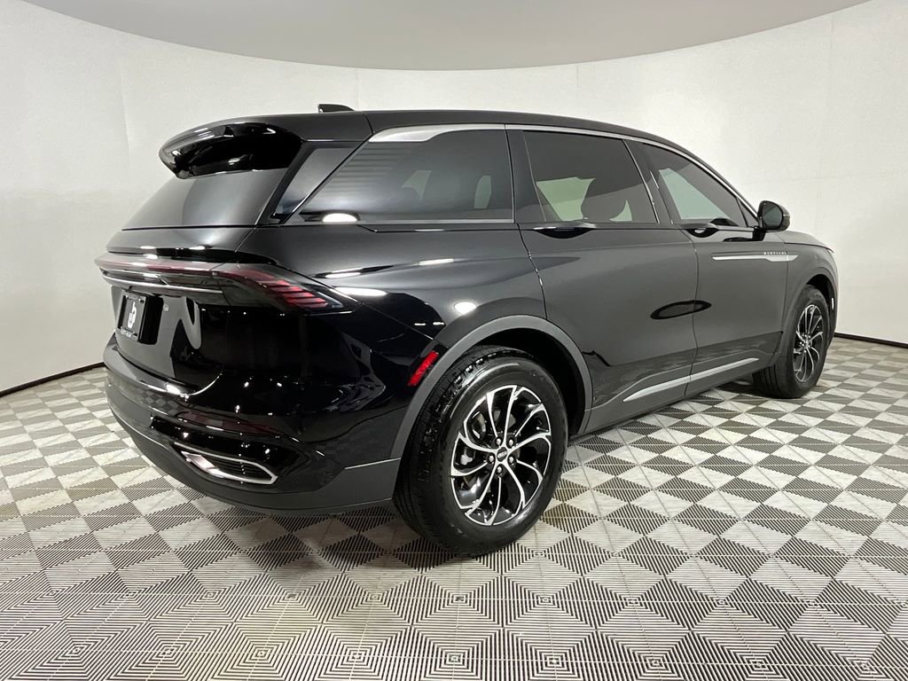 Used 2025 Lincoln Nautilus Premier AWD/4WD image 4