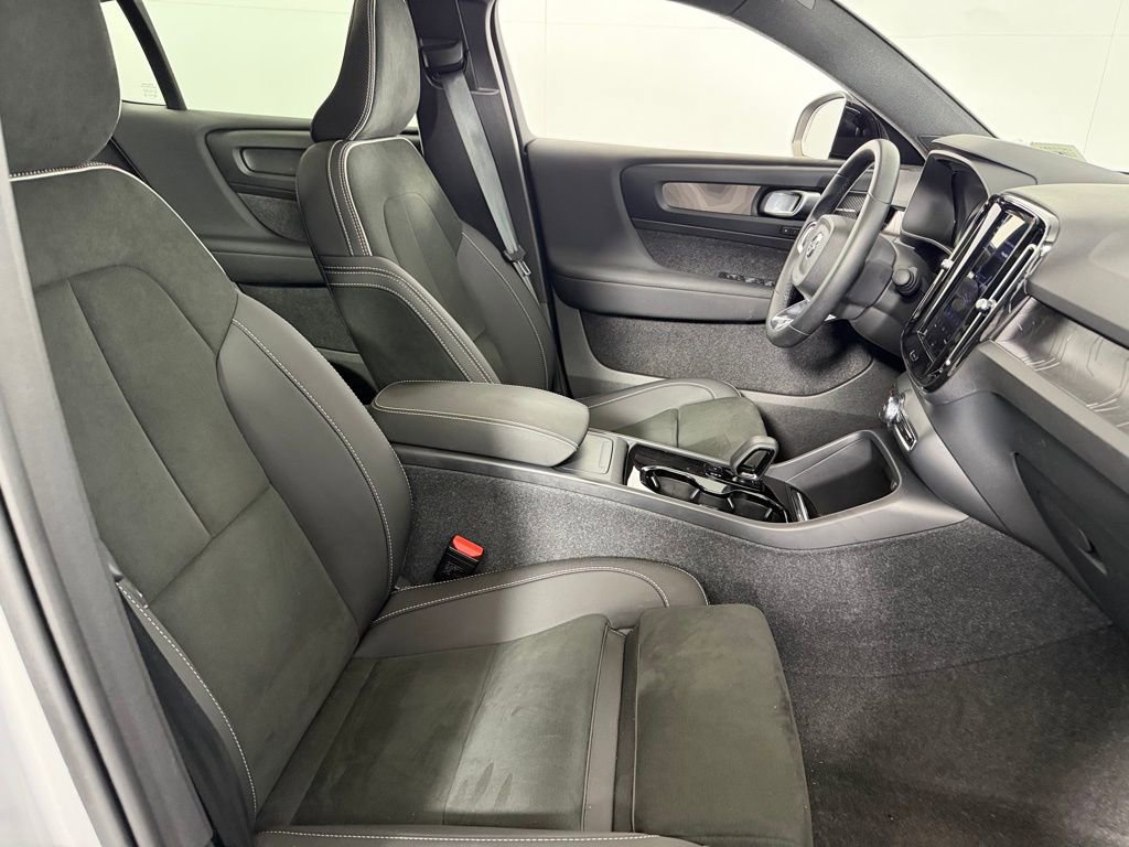 Used 2023 Volvo C40 P8 Recharge Ultimate w/ Protection Package Premier image 34