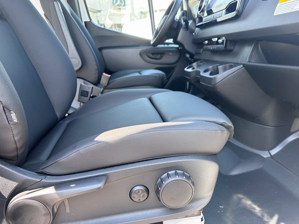New 2025 Mercedes-Benz Sprinter 4500 image 30