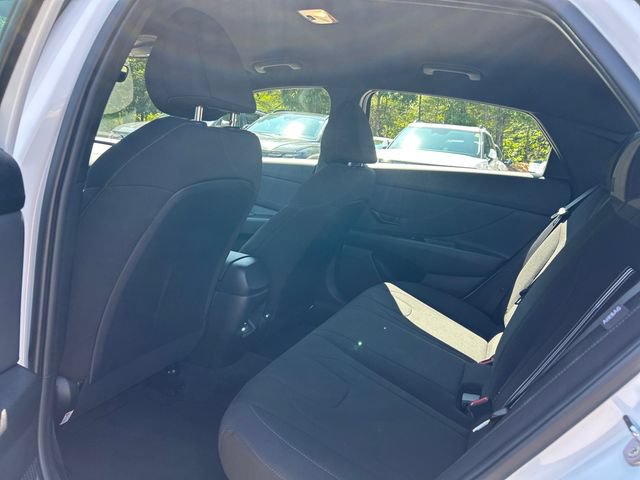 Used 2025 Hyundai Elantra SEL FWD image 22