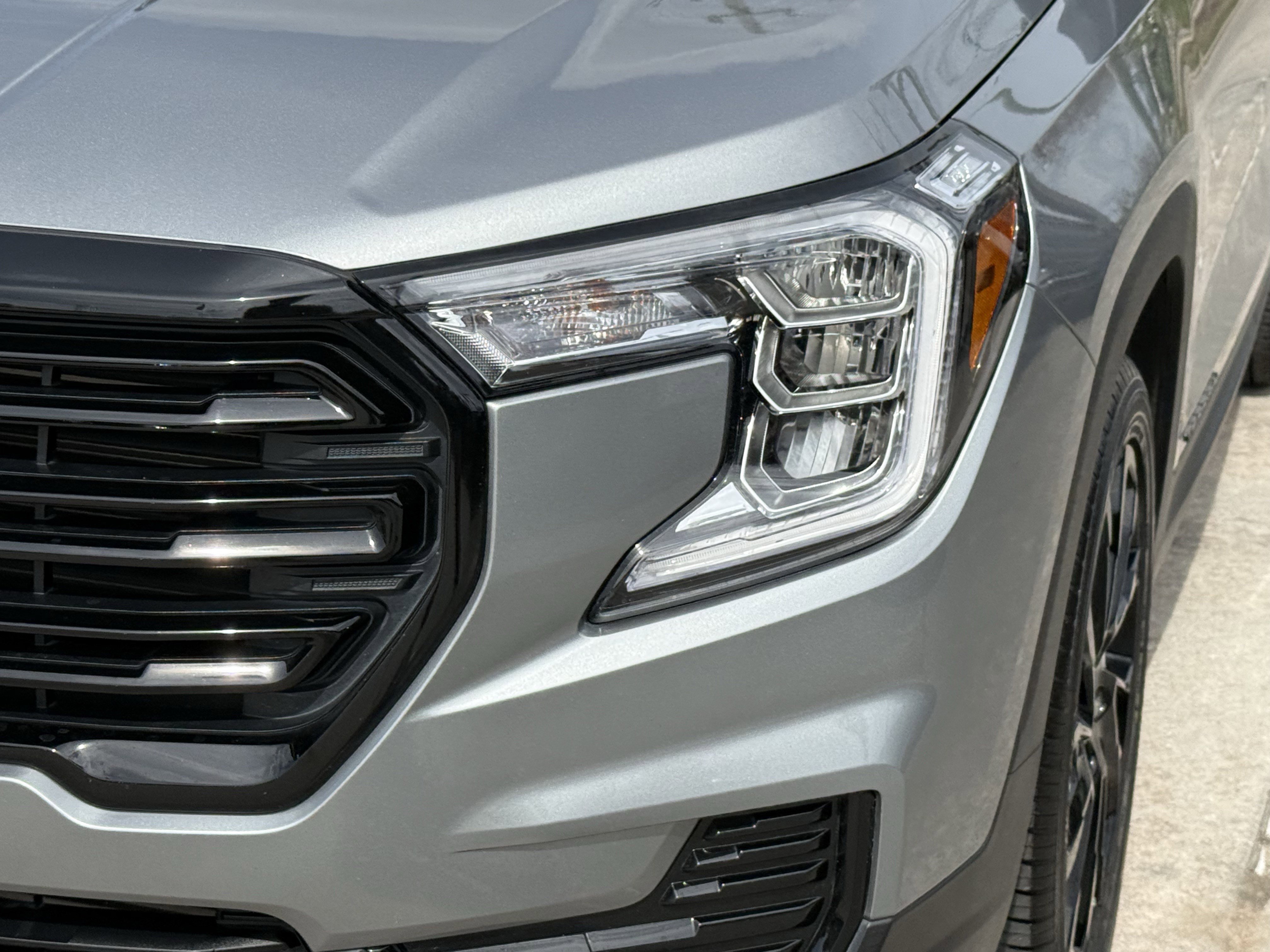 Used 2024 GMC Terrain SLE w/ Driver Convenience Package image 11