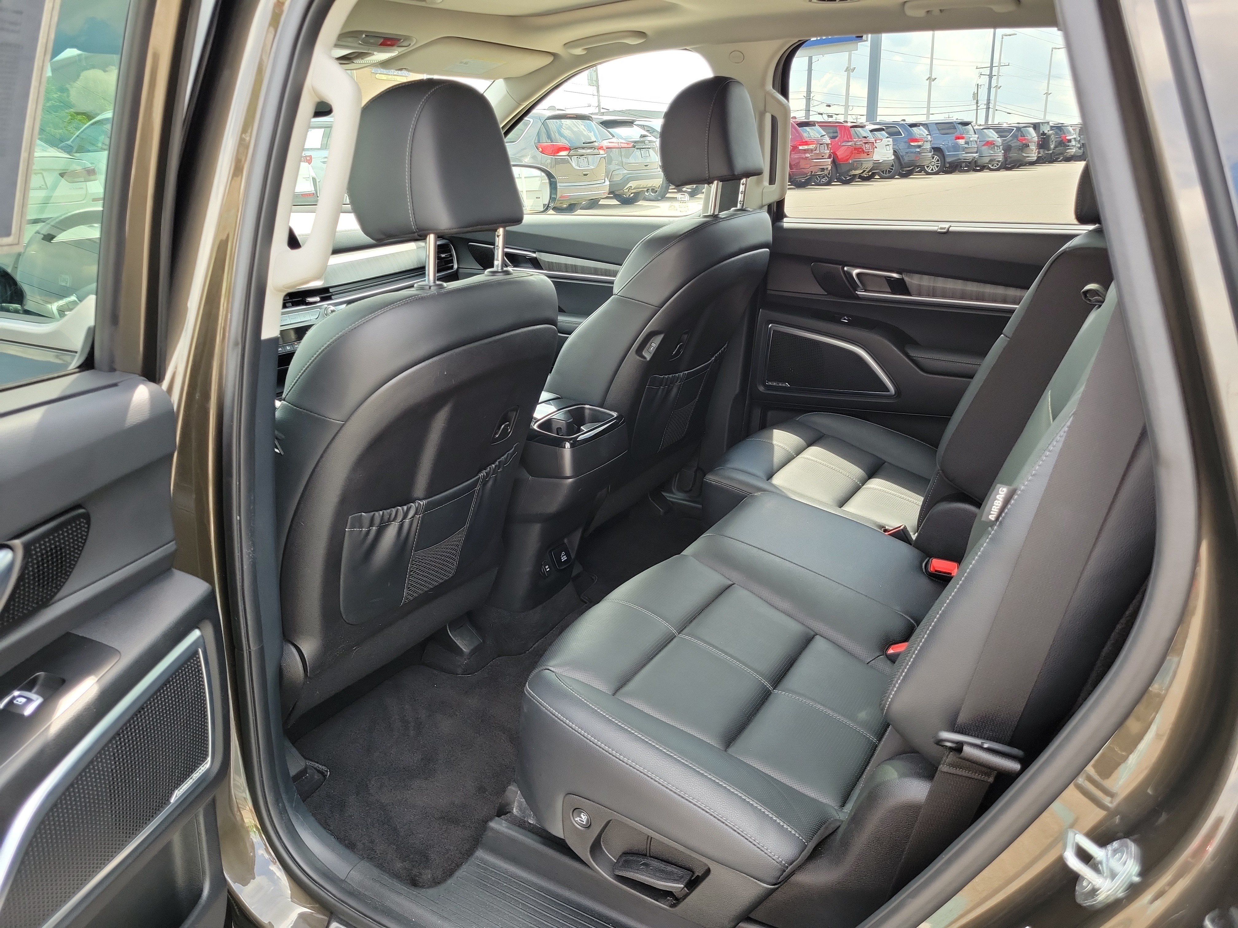 Used 2023 Kia Telluride AWD image 13