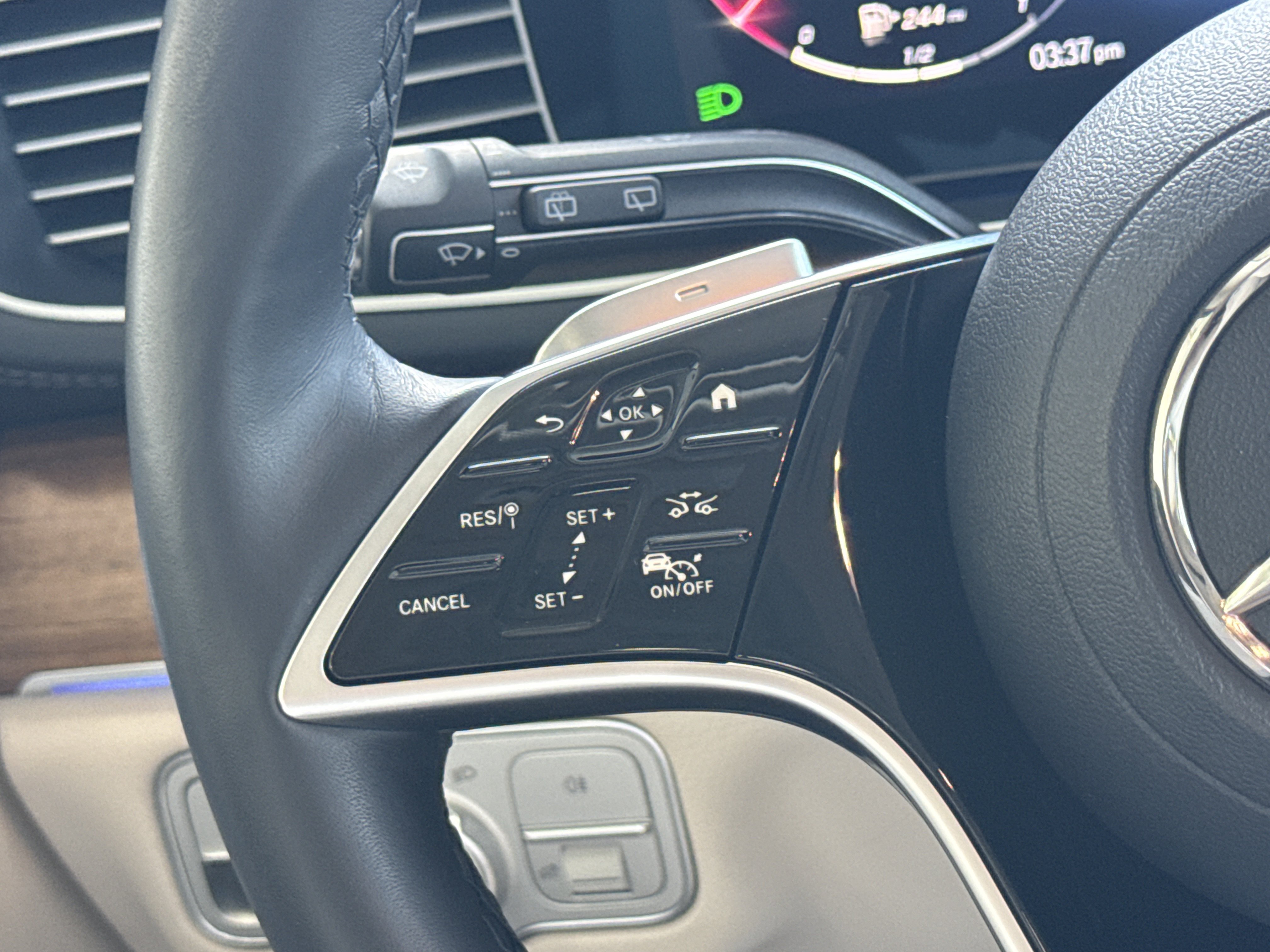 Certified 2025 Mercedes-Benz GLS 450 4MATIC image 38