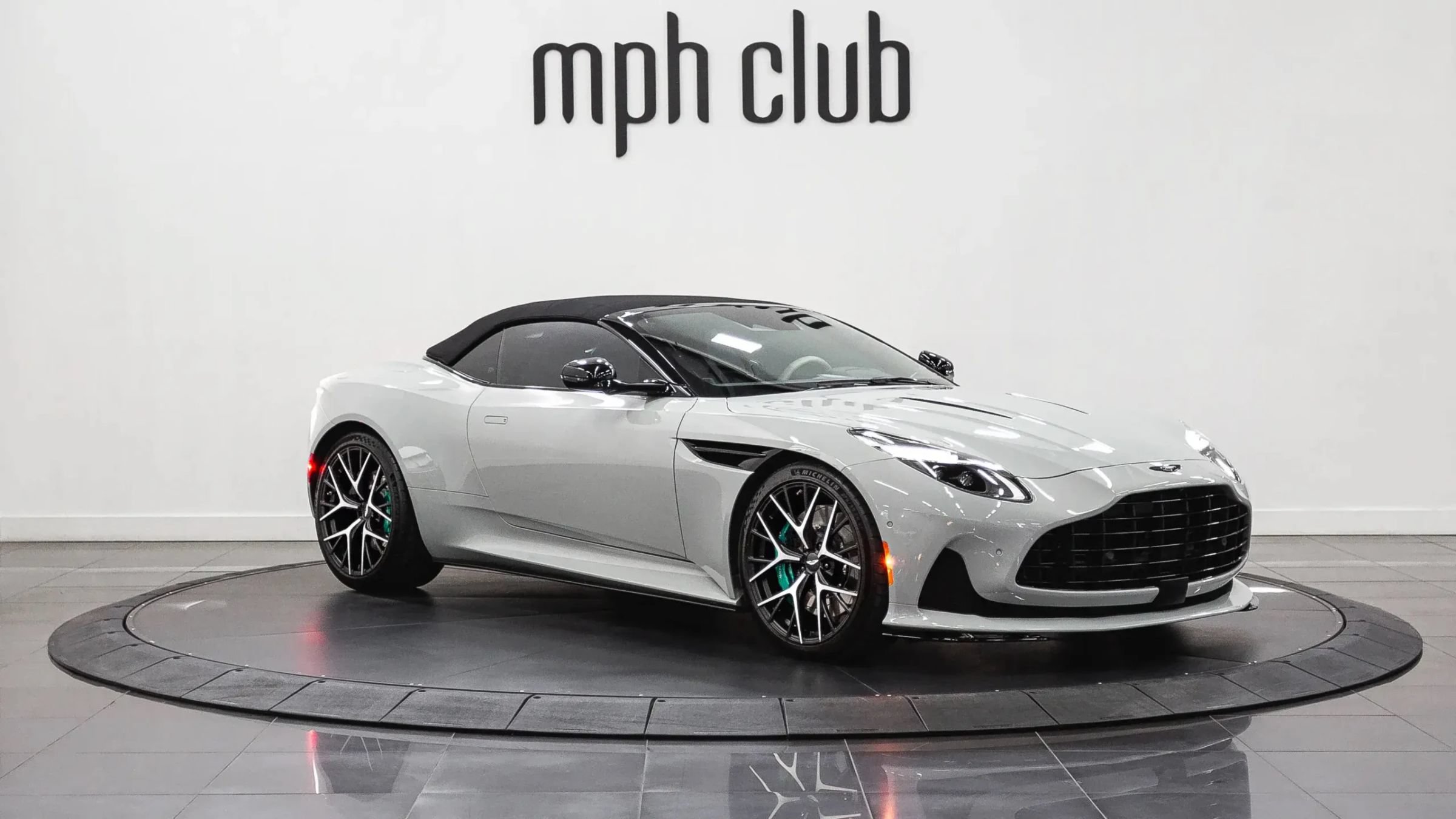 Used 2024 Aston Martin DB12 Convertible RWD image 9