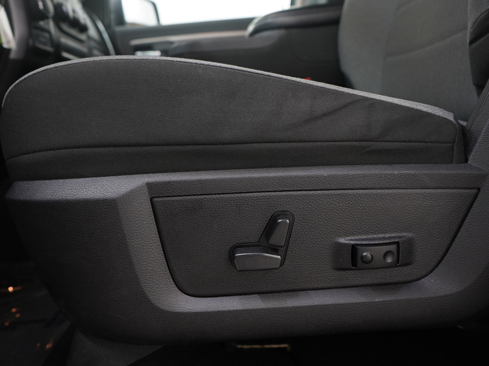 Used 2023 RAM 1500 Classic SLT image 24