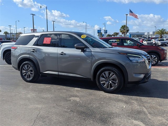 Certified 2022 Nissan Pathfinder S image 2