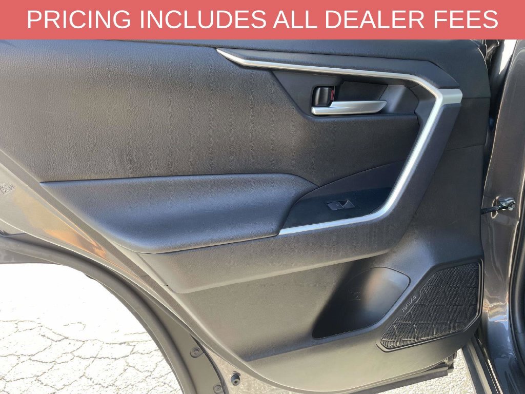Used 2025 Toyota RAV4 XLE AWD/4WD image 16