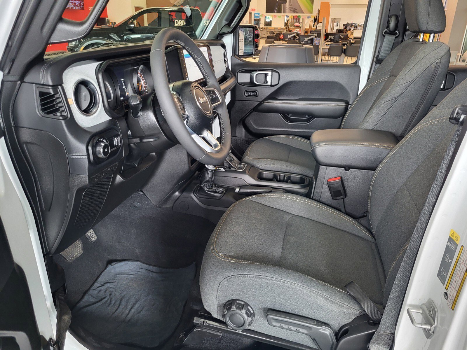 Used 2025 Jeep Wrangler Sahara image 18